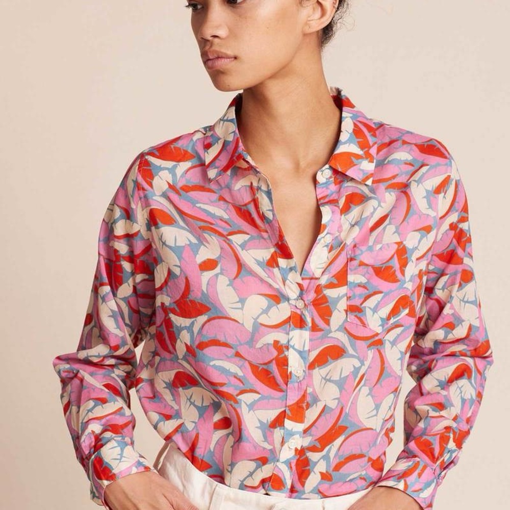 Trovata Grace Classic Petite Palm Button-Up Blouse Medium